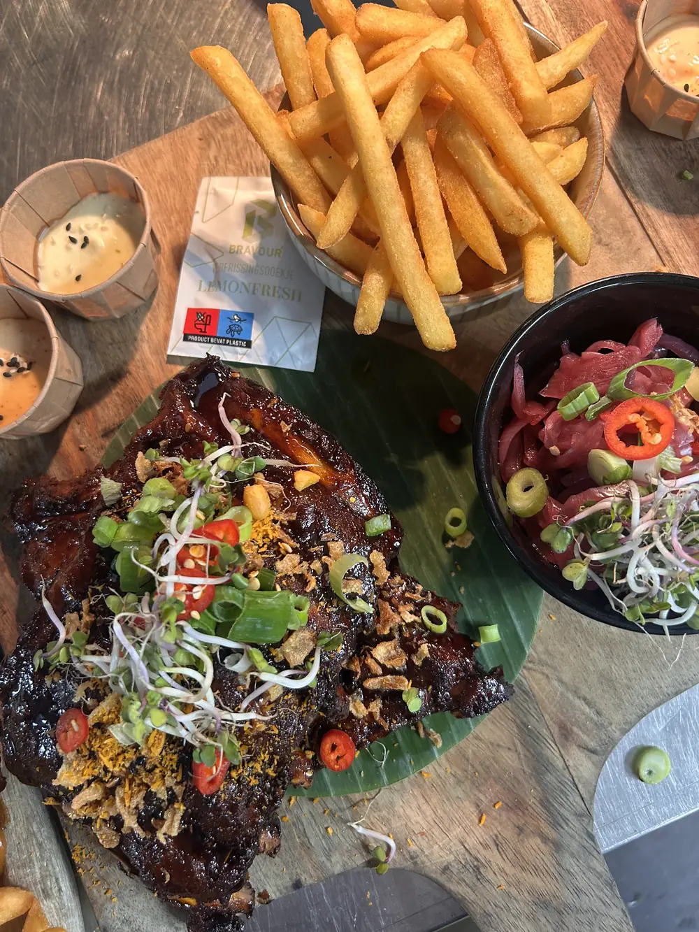 Asian ribs met friet
